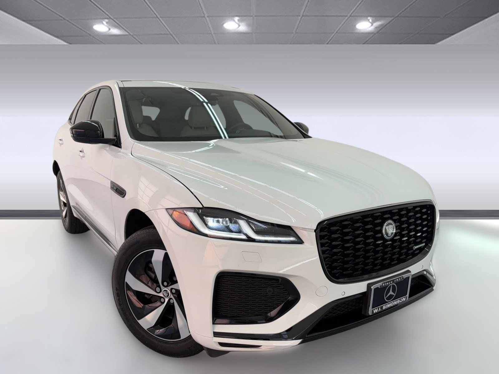 Used 2024 Jaguar F-PACE R-Dynamic S image 6