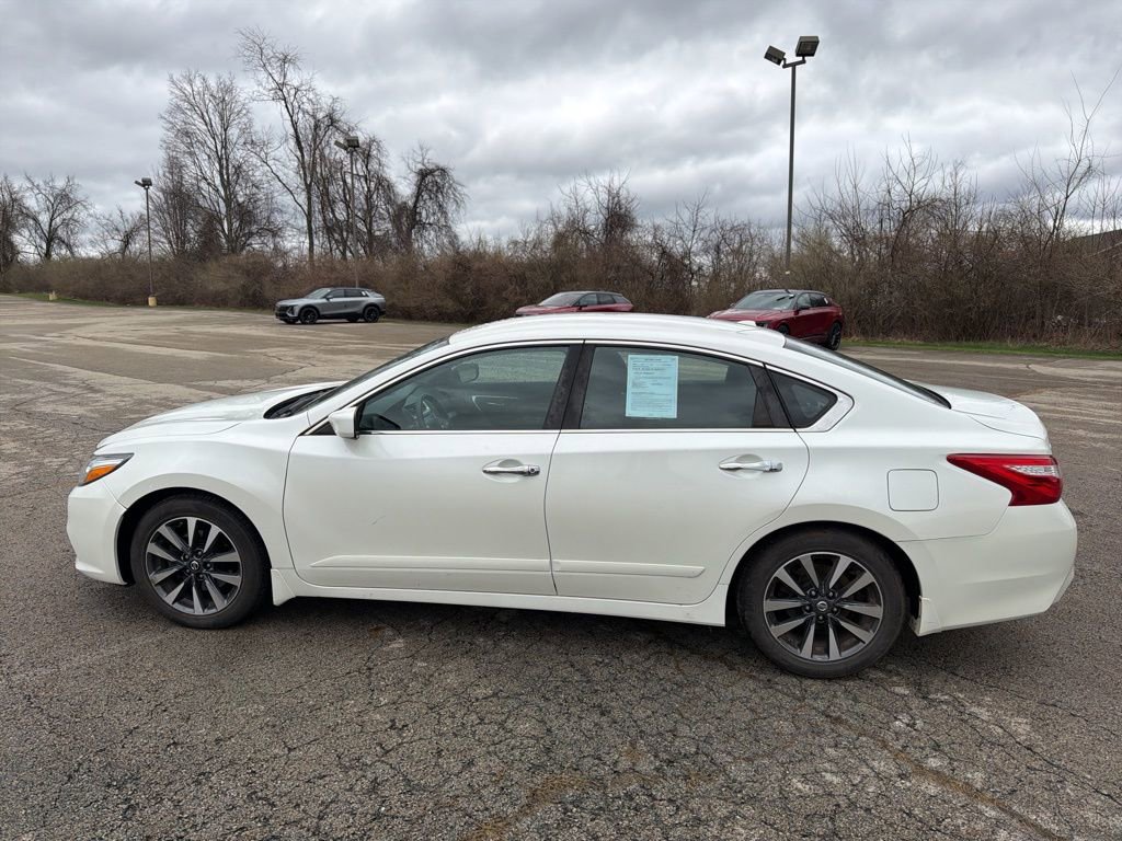 Used 2017 Nissan Altima 2.5 SV image 6