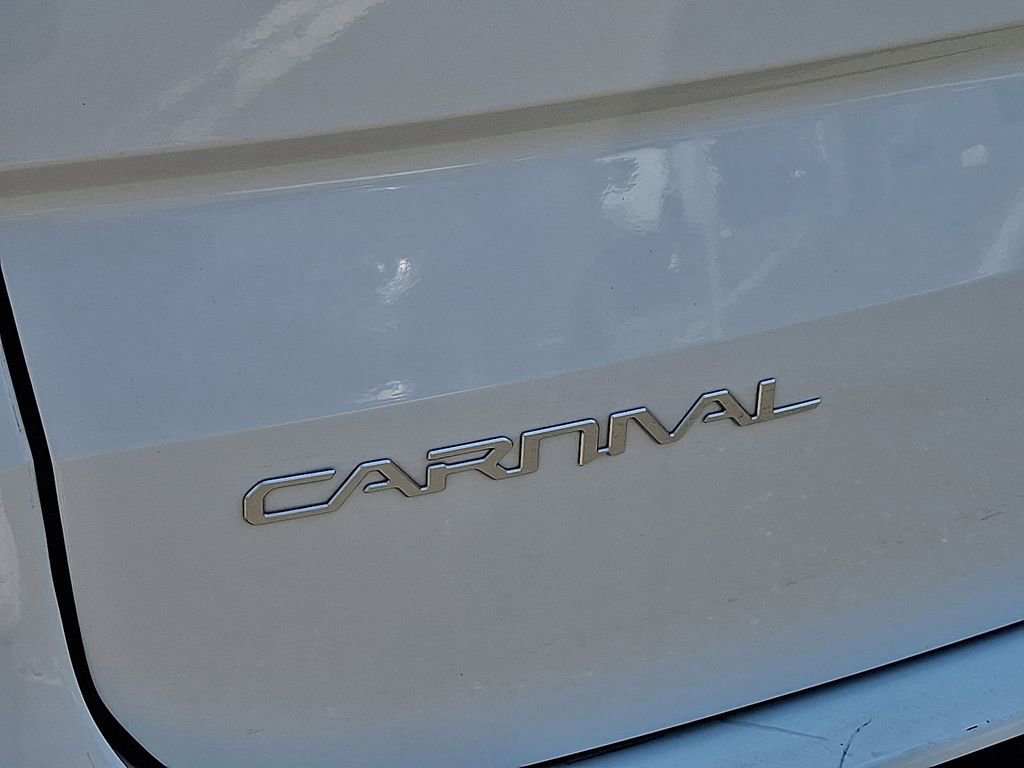 Used 2024 Kia Carnival EX FWD image 31
