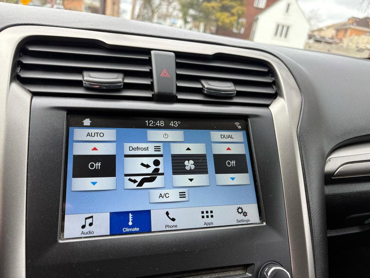 Used 2017 Ford Fusion SE w/ Fusion SE Technology Package image 31