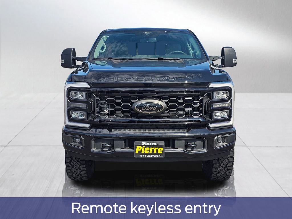 New 2025 Ford F350 XLT w/ Black Appearance Package image 7