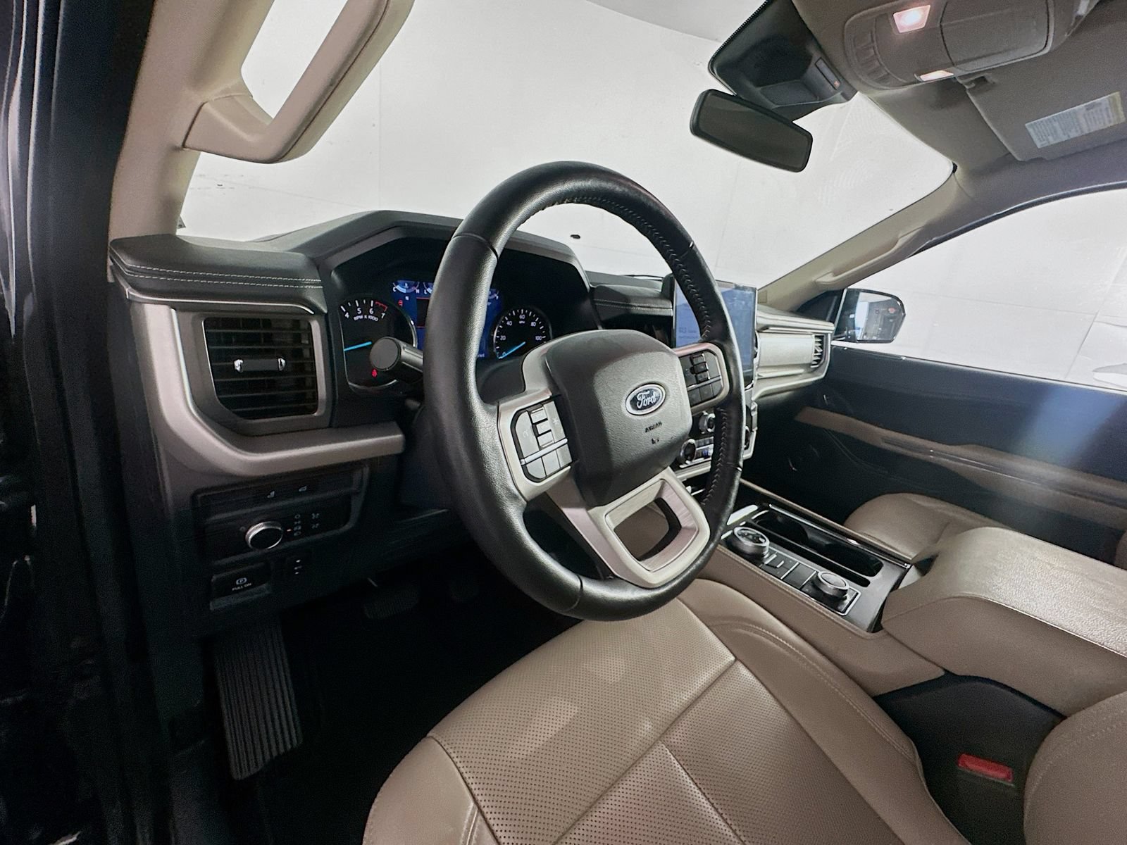 Used 2022 Ford Expedition XLT AWD/4WD image 9