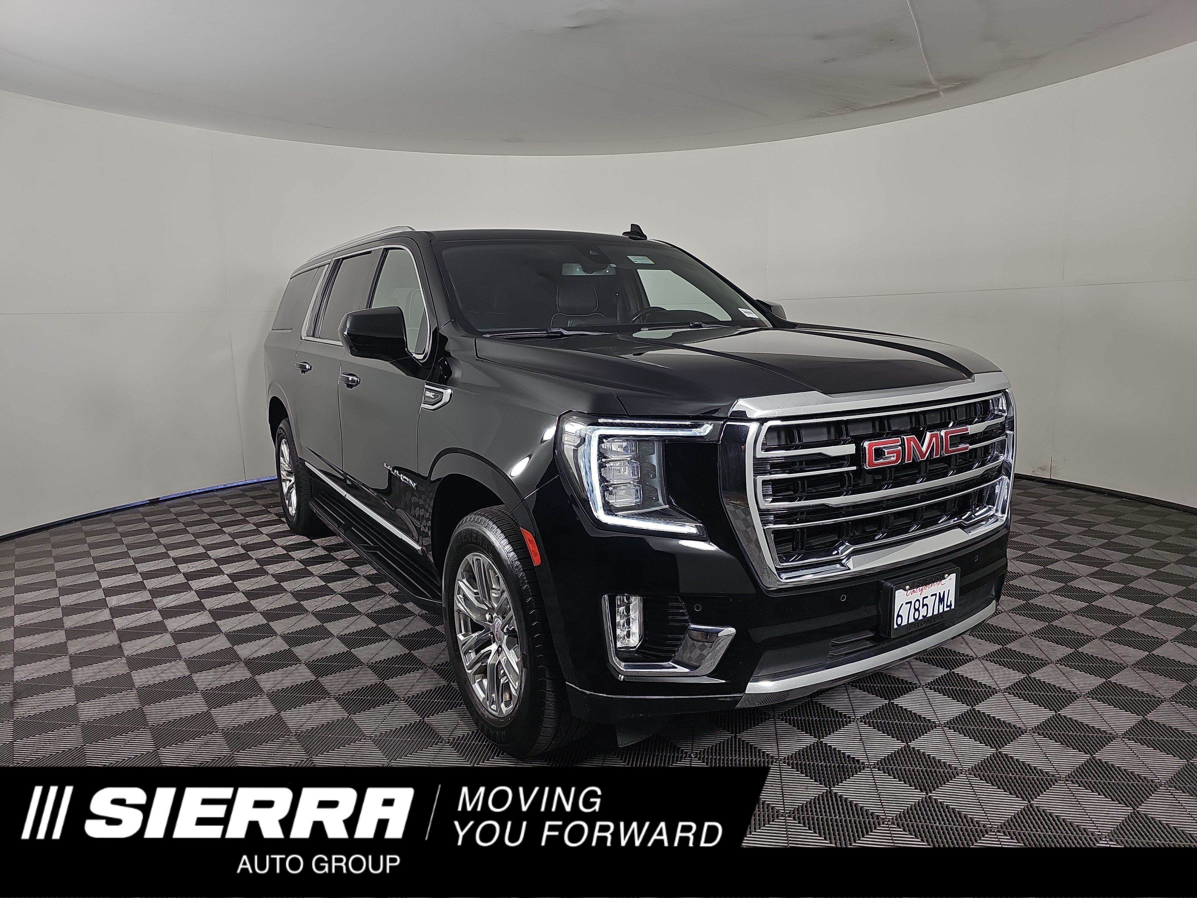 Used 2021 GMC Yukon XL SLT AWD/4WD image 1