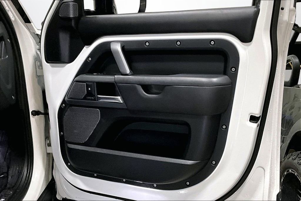 Used 2021 Land Rover Defender 110 X-Dynamic HSE image 28