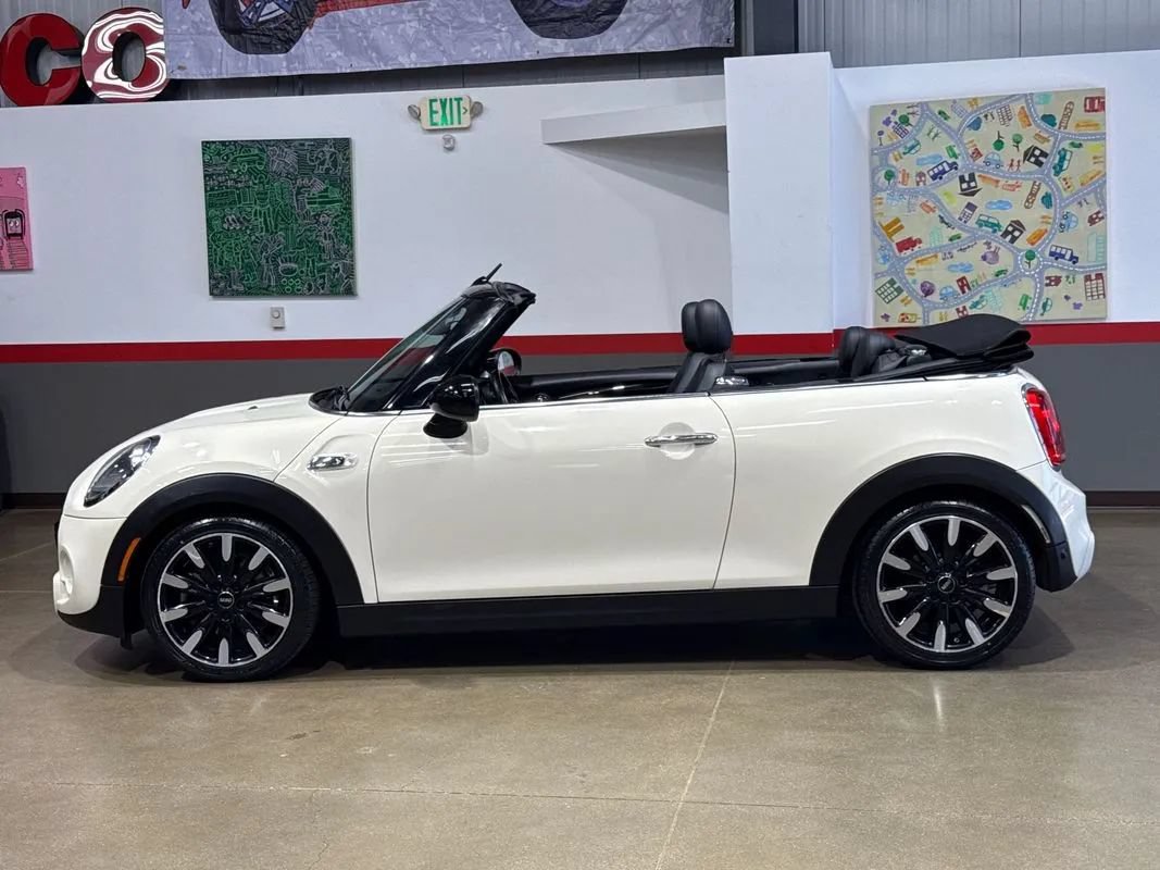 Used 2019 MINI Cooper S w/ Signature Upholstery Package FWD image 4