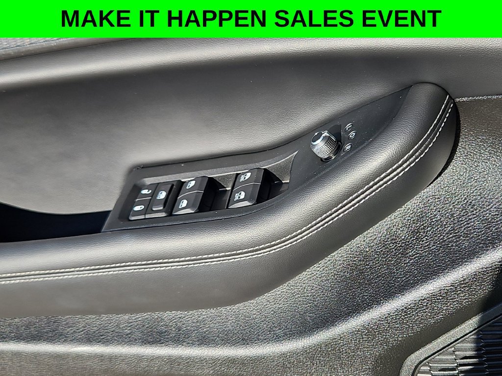 Used 2025 Jeep Grand Cherokee Laredo X RWD image 12