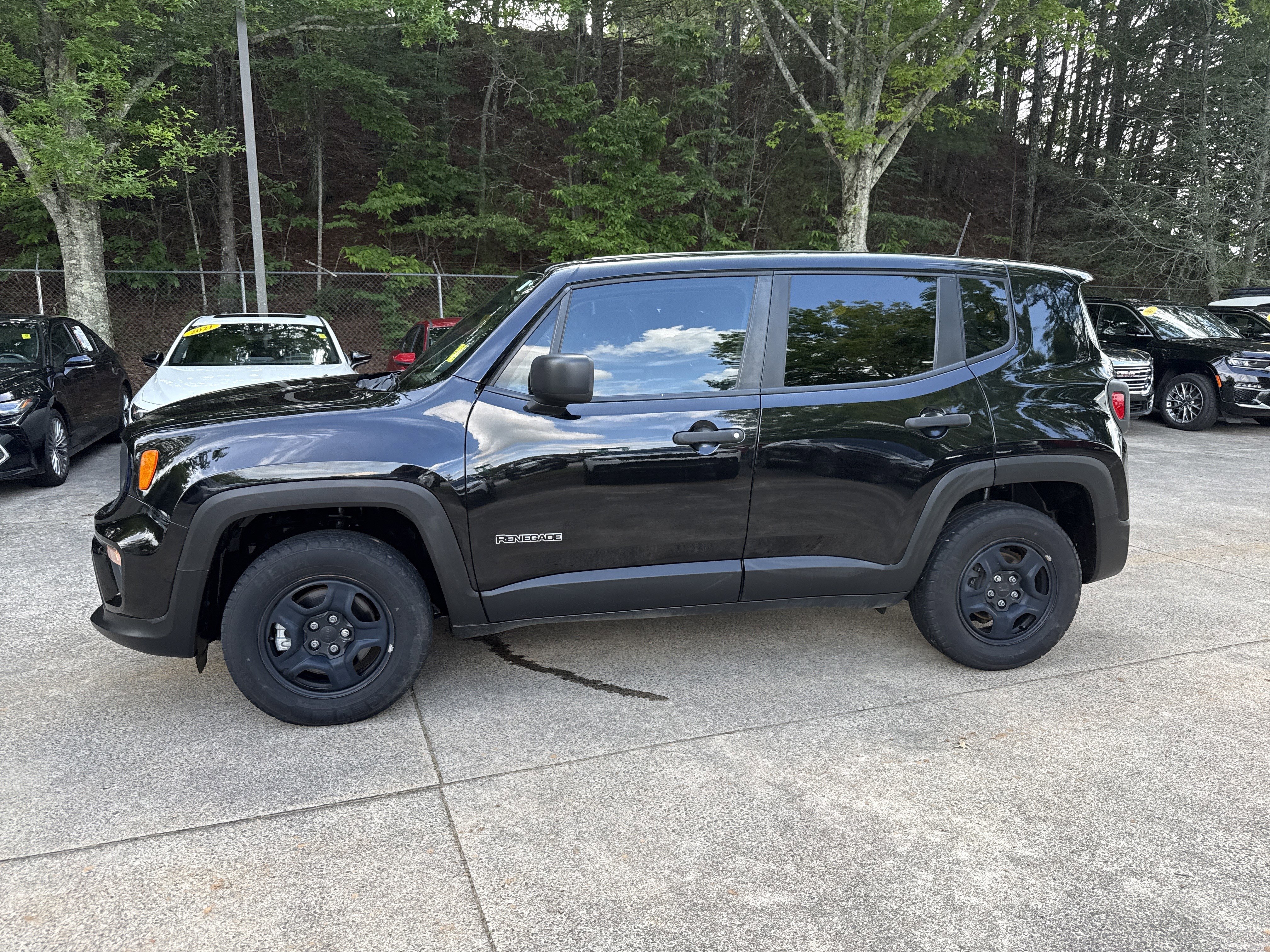 Used 2019 Jeep Renegade Sport w/ UConnect 7.0 Group AWD/4WD image 4