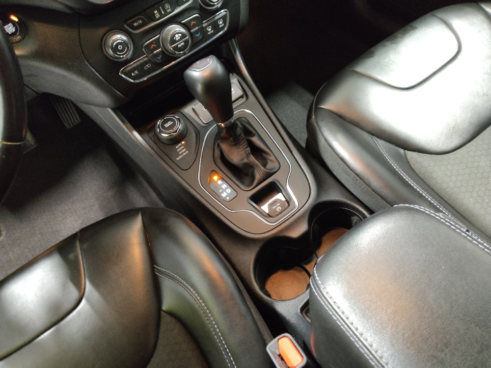 Used 2020 Jeep Cherokee Latitude Plus w/ Comfort/Convenience Group AWD/4WD image 26