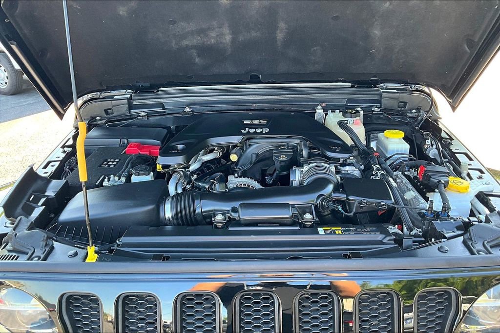 Used 2019 Jeep Wrangler Unlimited Sahara AWD/4WD image 33