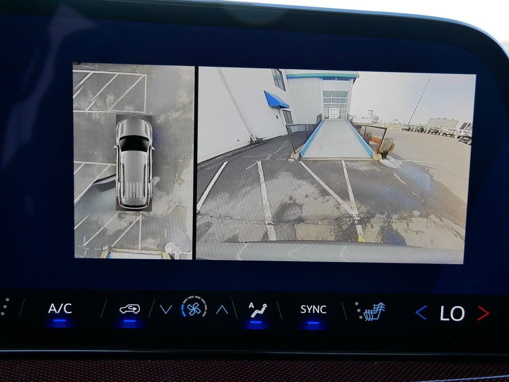 New 2026 Chevrolet Traverse Z71 w/ Driver Confidence Package AWD/4WD image 27