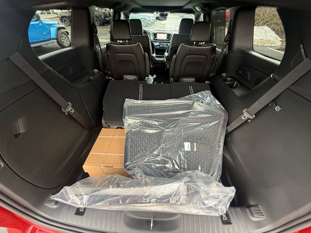 New 2026 Chrysler Pacifica Limited w/ S Appearance Package image 44