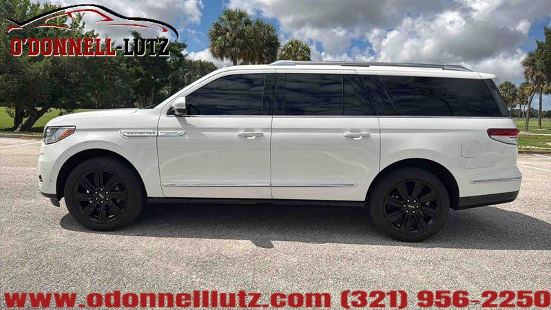 Used 2024 Lincoln Navigator L Reserve AWD/4WD image 3