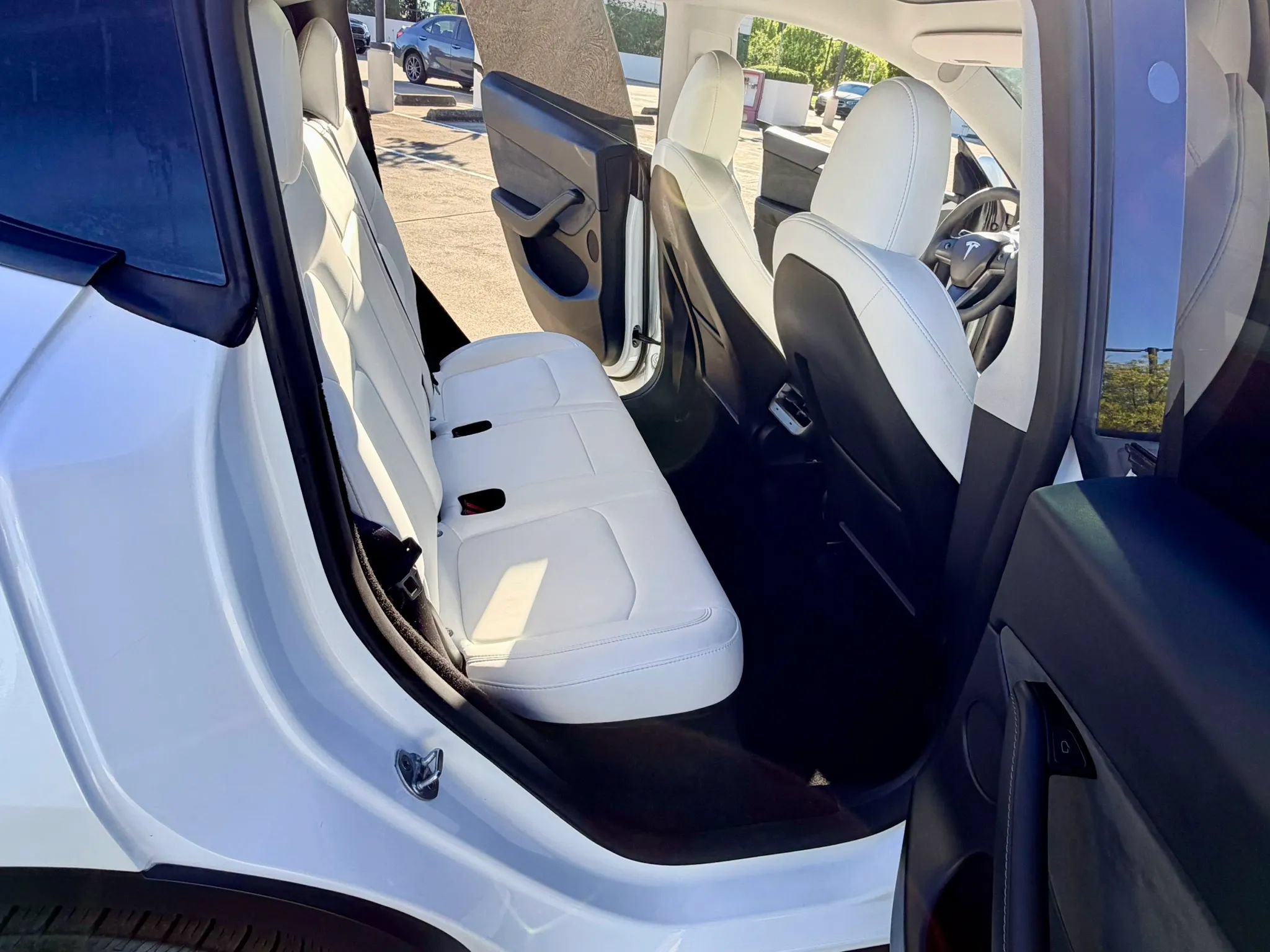 Used 2024 Tesla Model Y Long Range RWD image 29