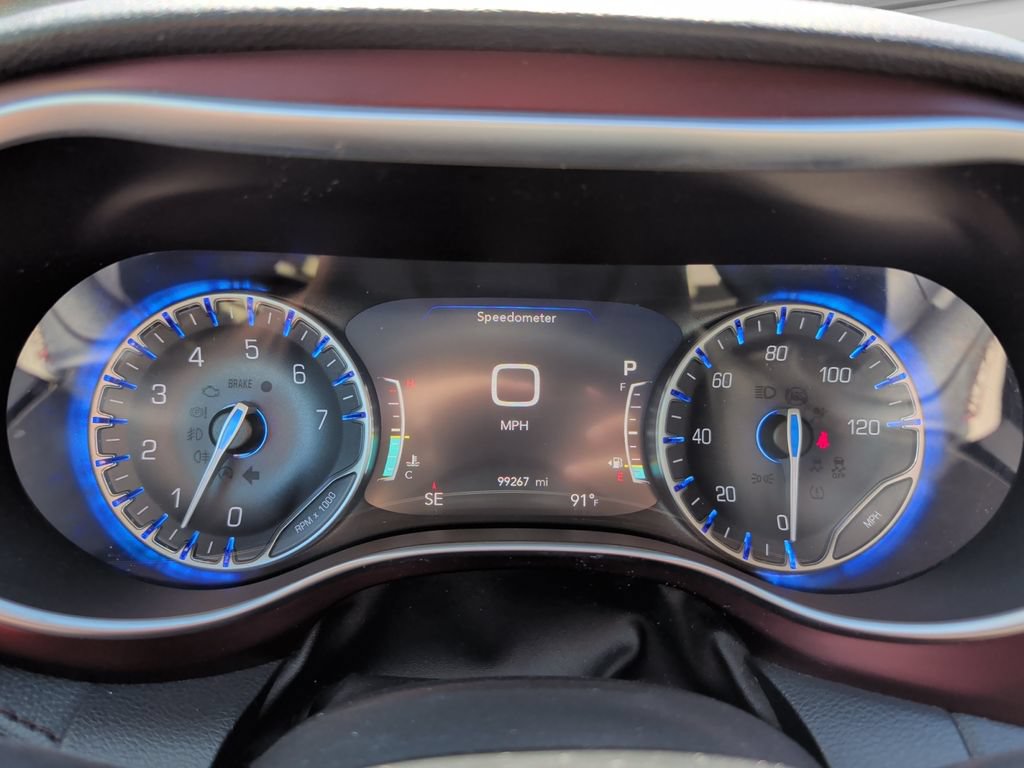Used 2019 Chrysler Pacifica Limited FWD image 10
