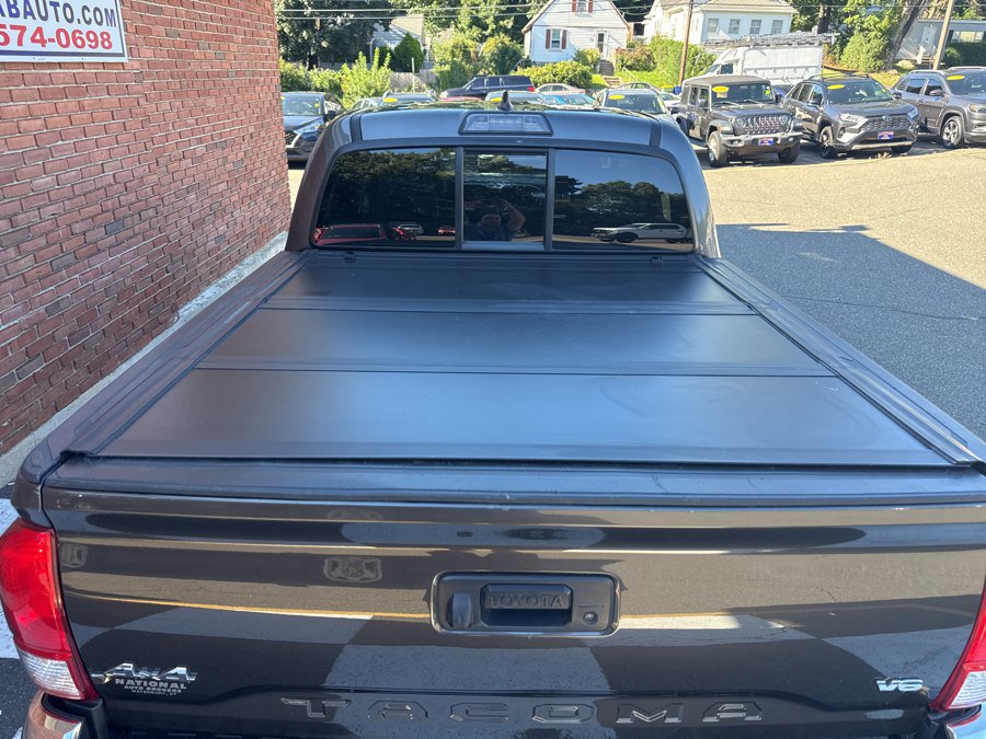 Used 2017 Toyota Tacoma SR5 AWD/4WD image 10