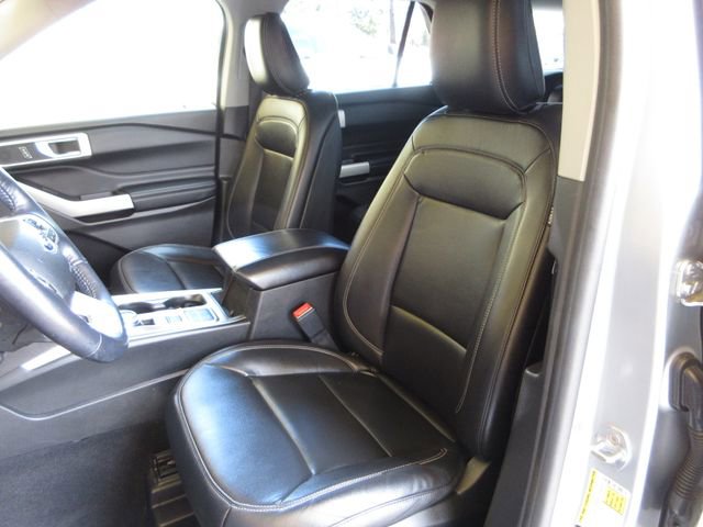 Used 2020 Ford Explorer XLT w/ Equipment Group 202A RWD image 11
