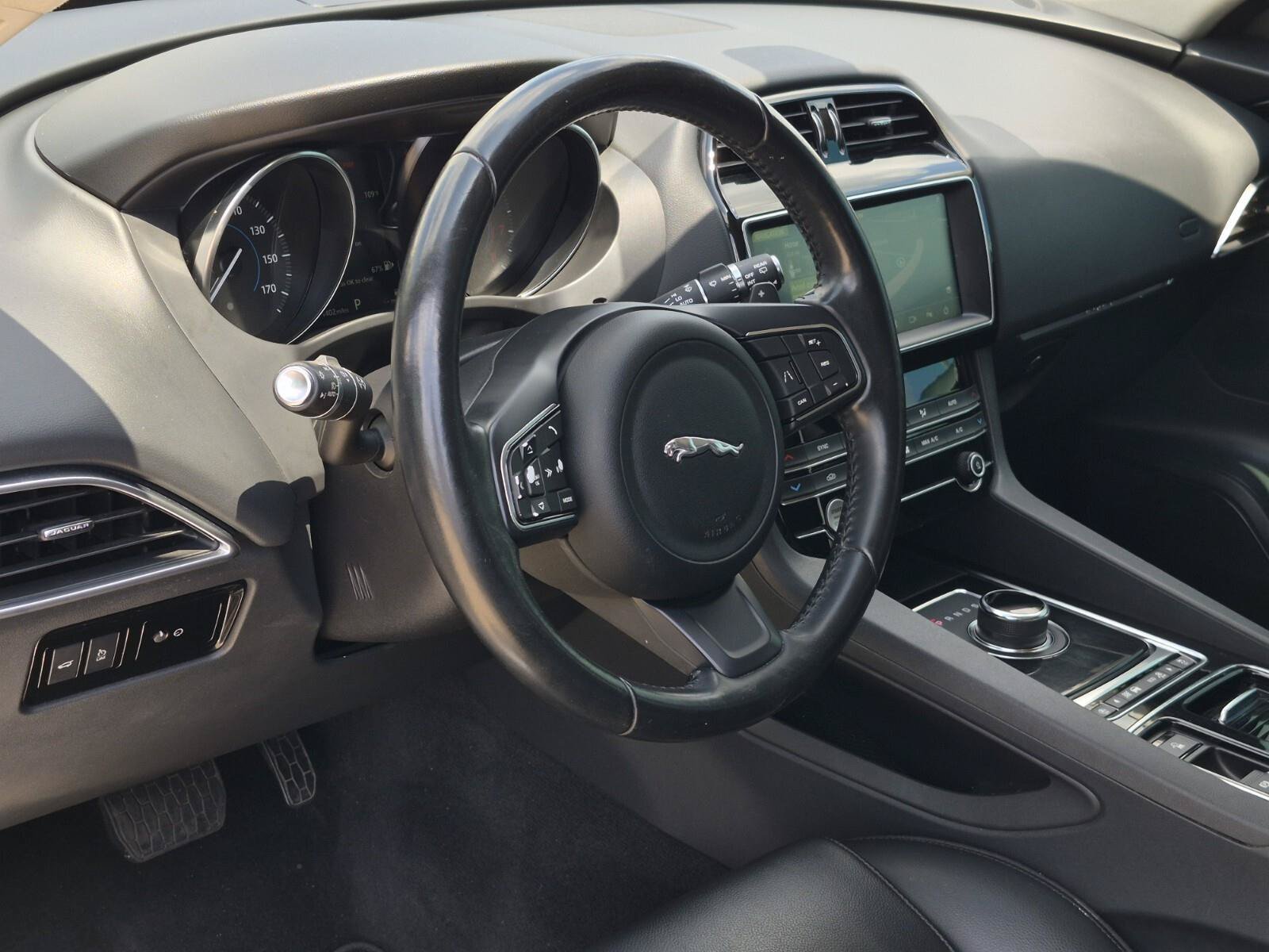 Used 2020 Jaguar F-PACE Premium AWD/4WD image 13
