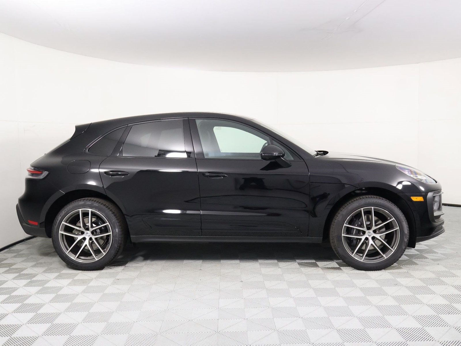 New 2026 Porsche Macan AWD/4WD image 8