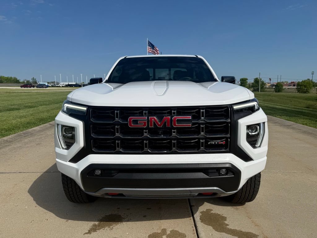 Used 2024 GMC Canyon AT4 w/ Technology Package AWD/4WD image 9