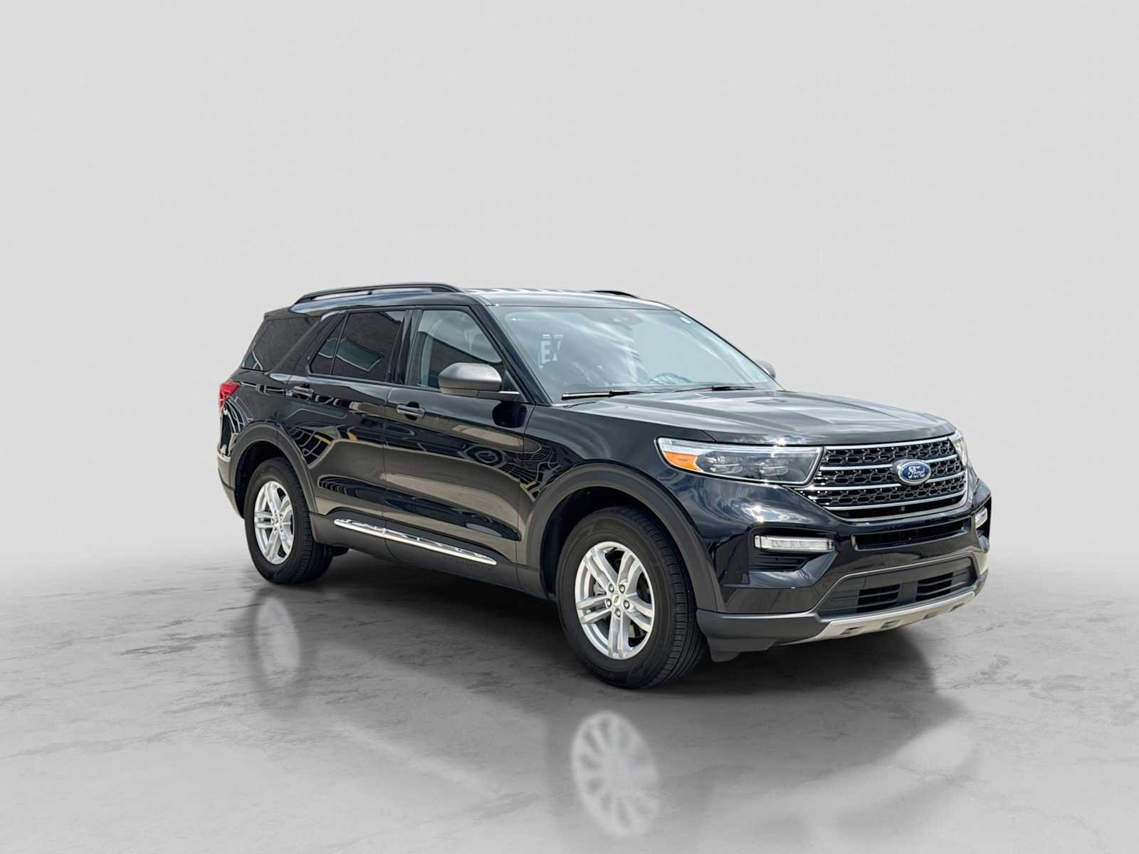Certified 2023 Ford Explorer XLT w/ Equipment Group 202A AWD/4WD image 8