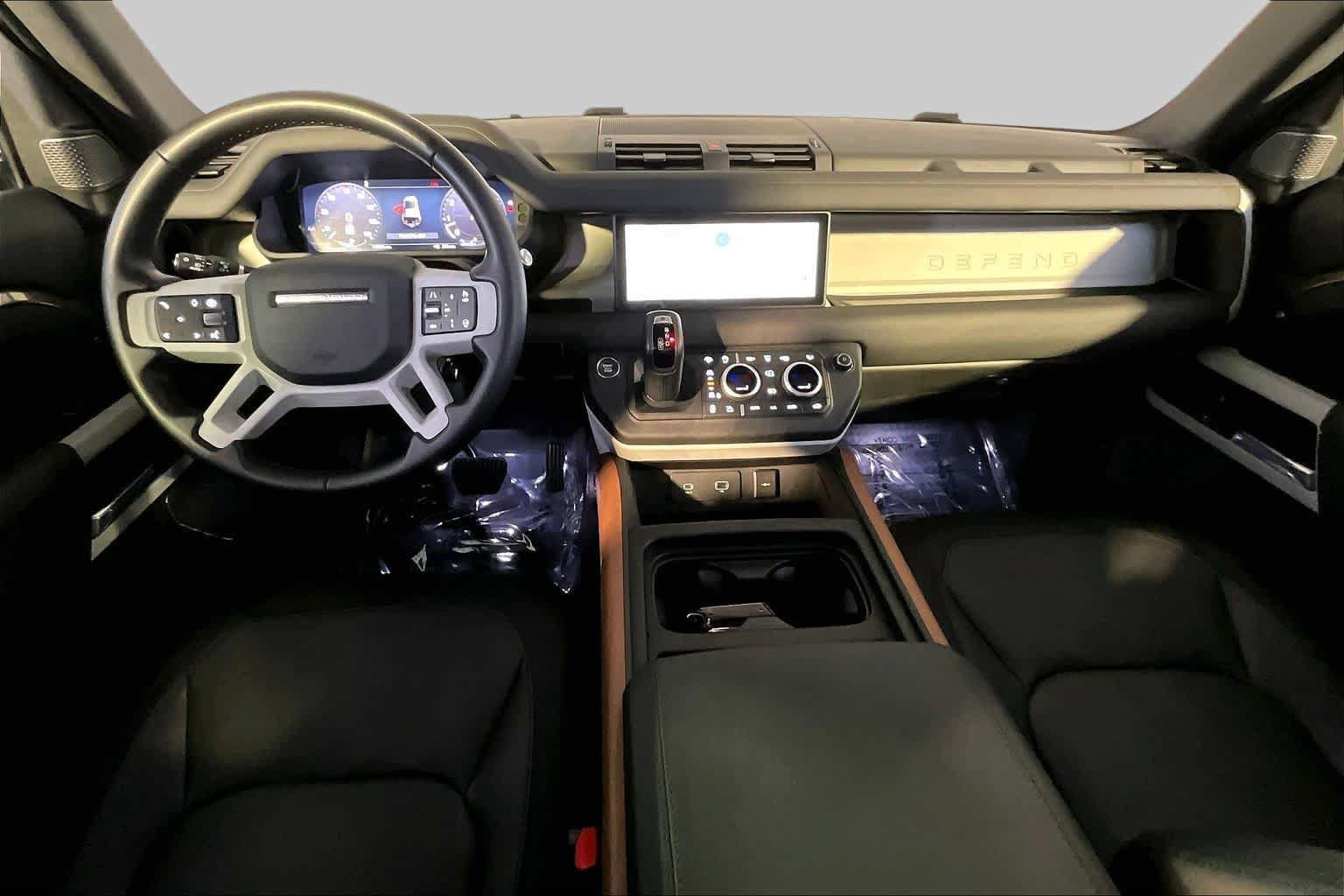 Used 2024 Land Rover Defender 110 X-Dynamic SE AWD/4WD image 16