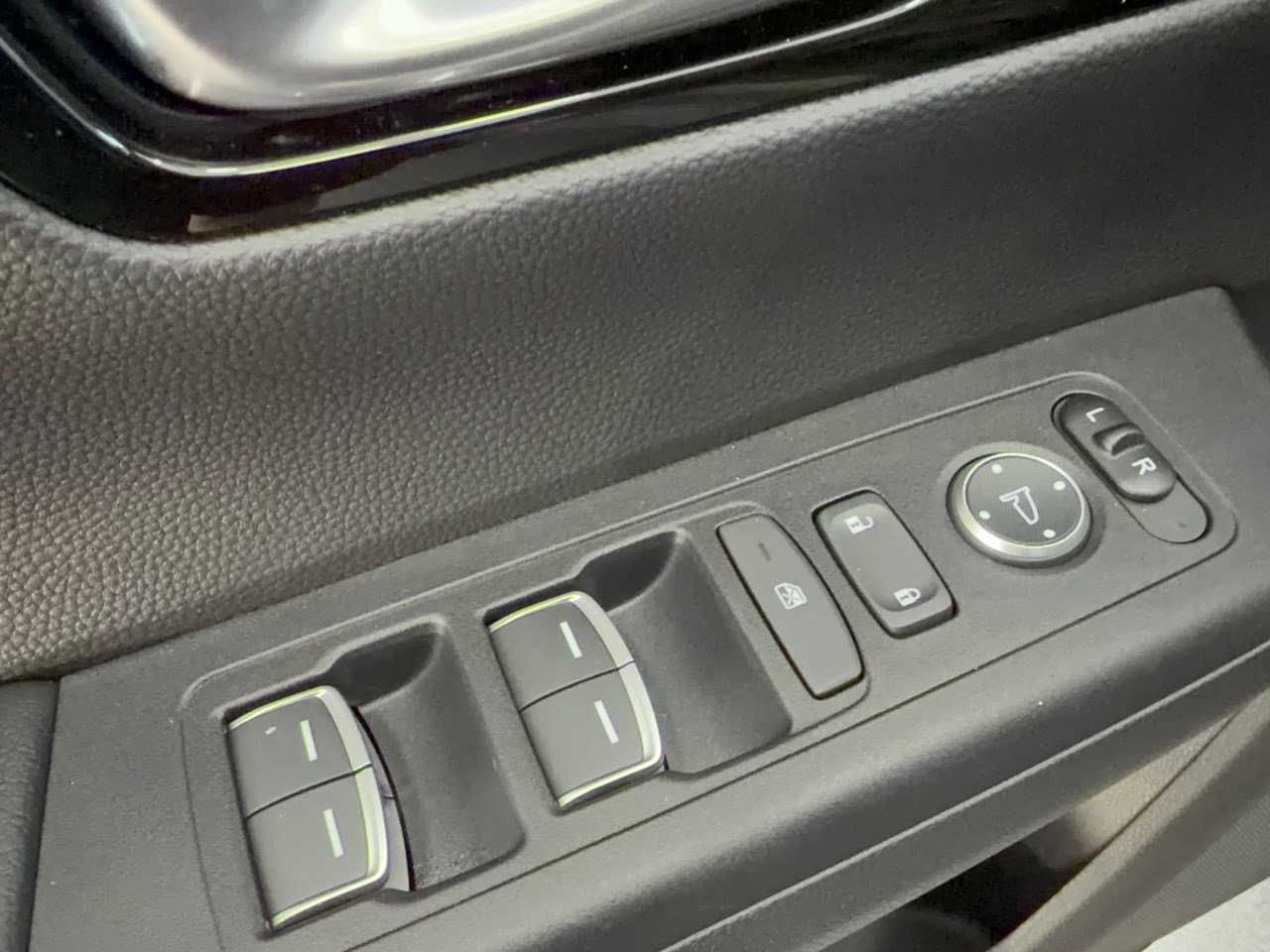 Used 2025 Honda CR-V EX-L image 15