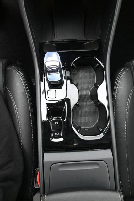 Used 2025 Volvo XC40 B5 Plus AWD/4WD image 11
