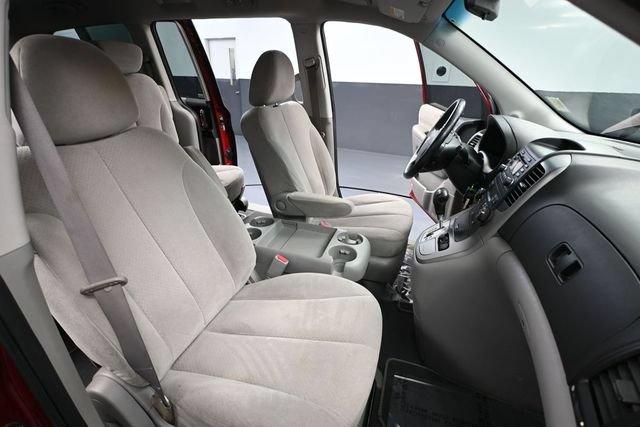 Used 2008 Hyundai Entourage GLS FWD image 39