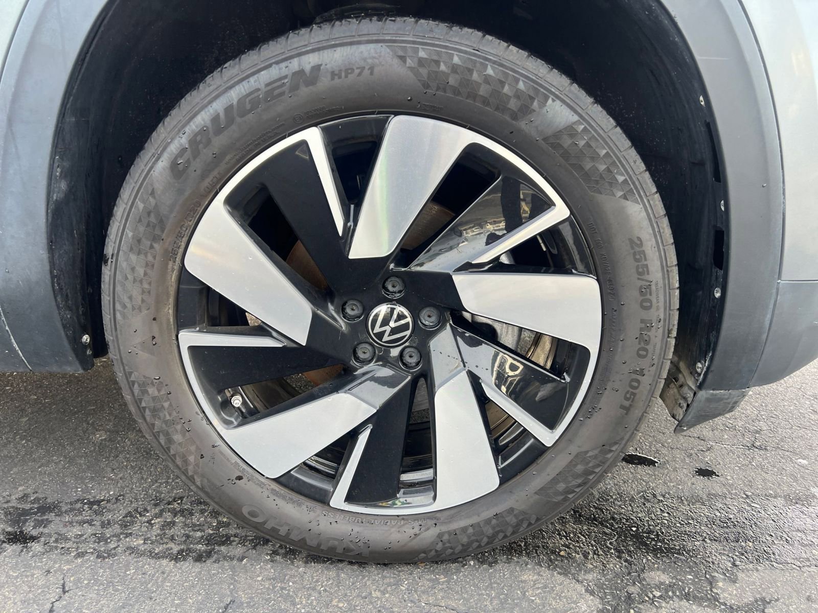 Used 2025 Volkswagen Atlas Cross Sport SE image 30