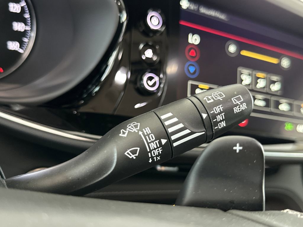 Used 2023 Buick Envision Avenir image 23