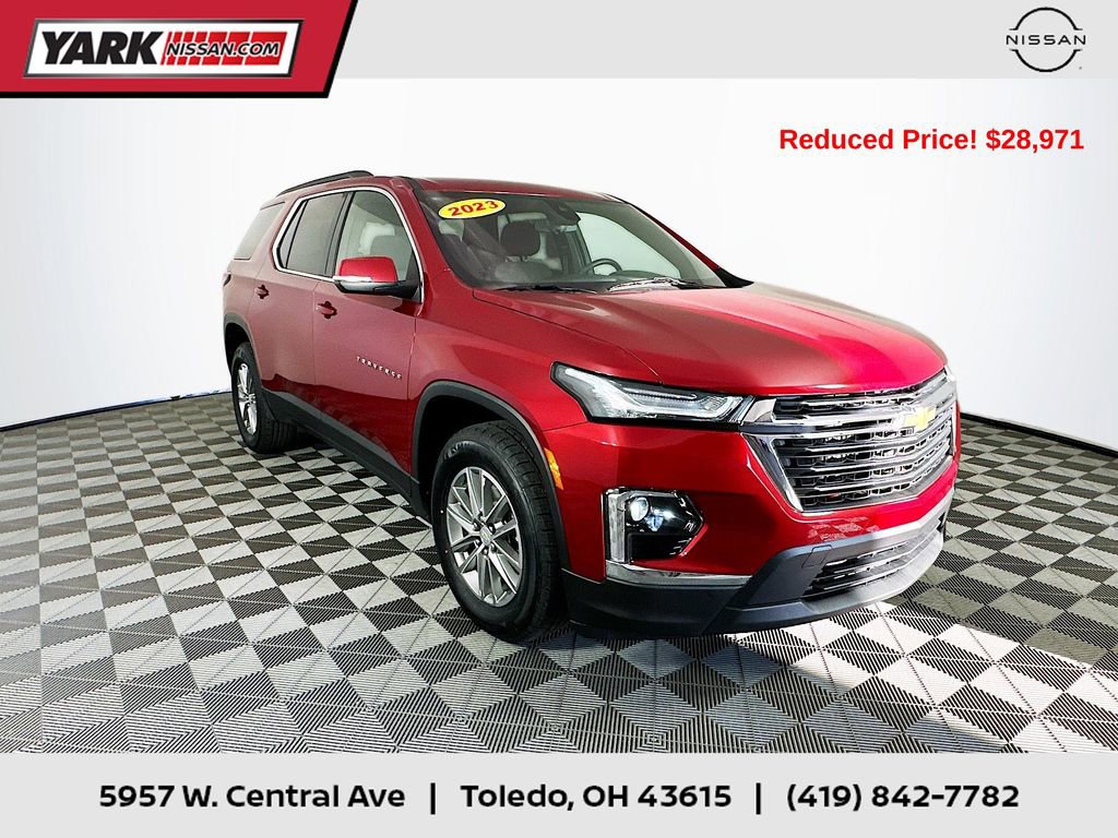 Used 2023 Chevrolet Traverse LT image 1