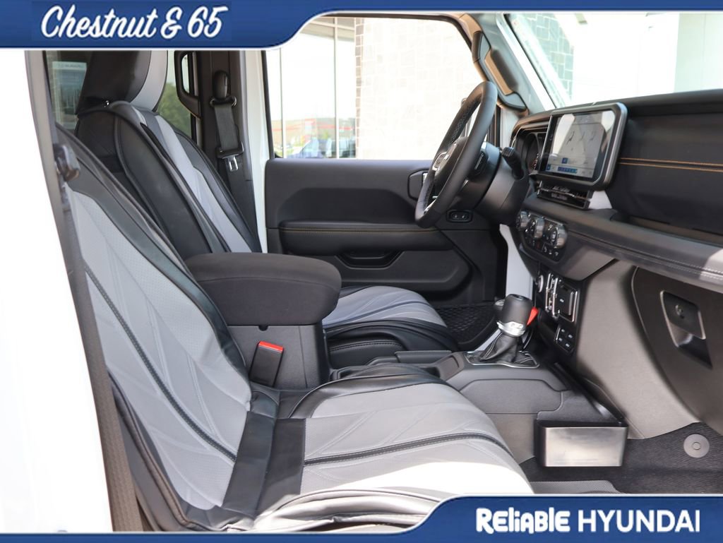 Used 2025 Jeep Wrangler Unlimited Sahara AWD/4WD image 10