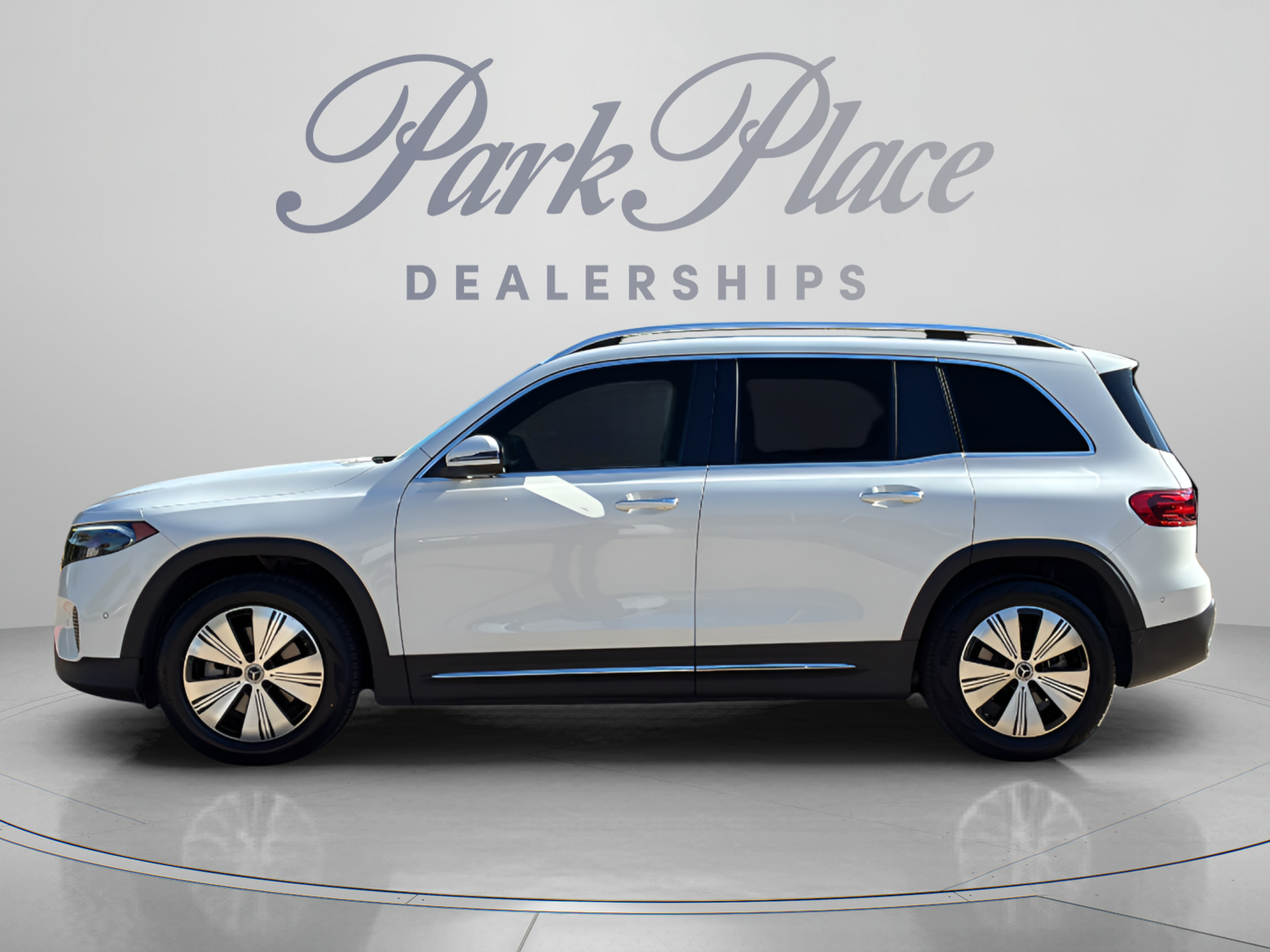 Used 2024 Mercedes-Benz EQB 250+ image 2