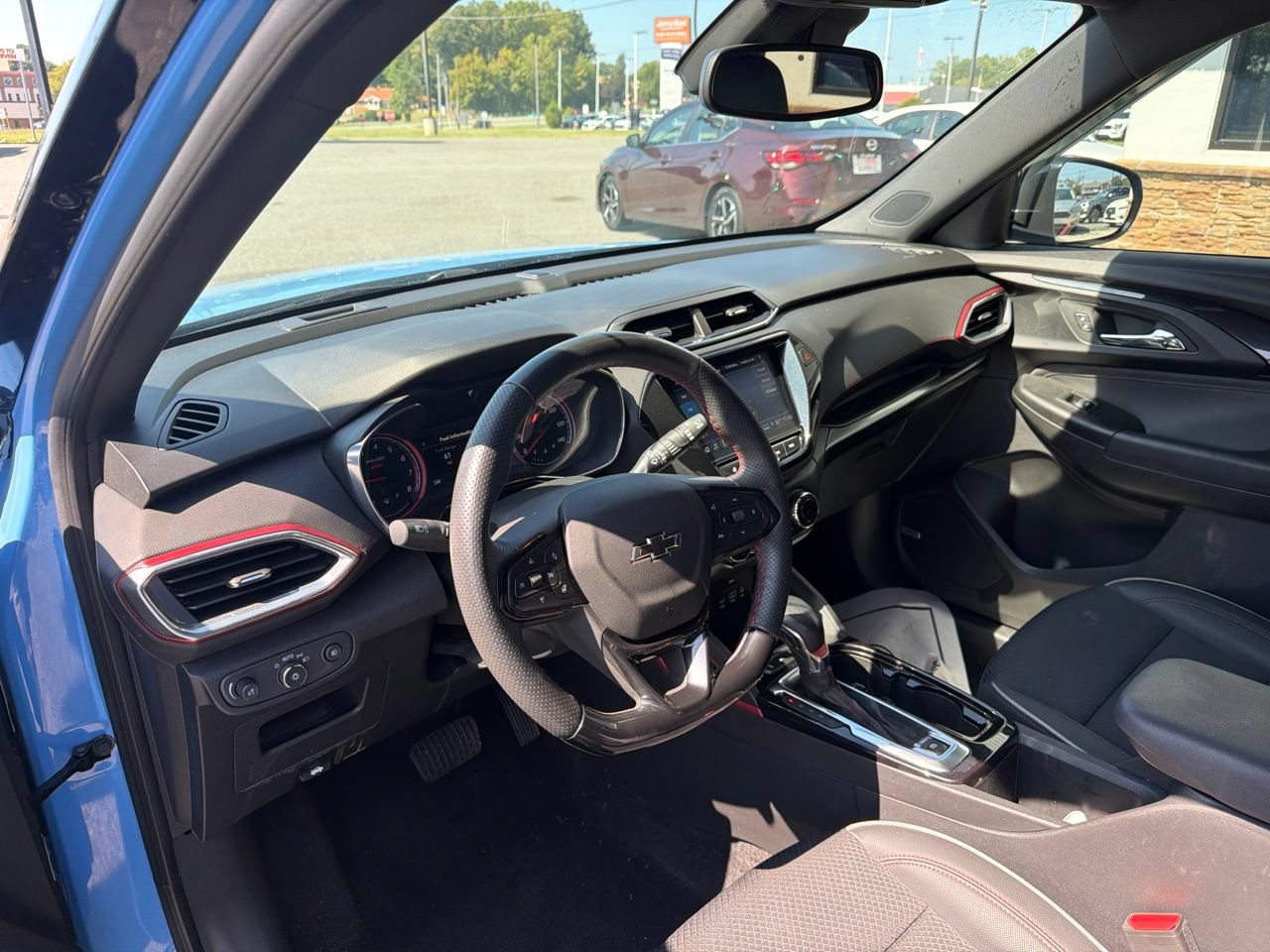 Used 2023 Chevrolet TrailBlazer RS w/ Sun and Liftgate Package FWD image 4