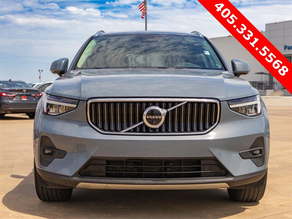 Used 2023 Volvo XC40 B5 Plus image 4