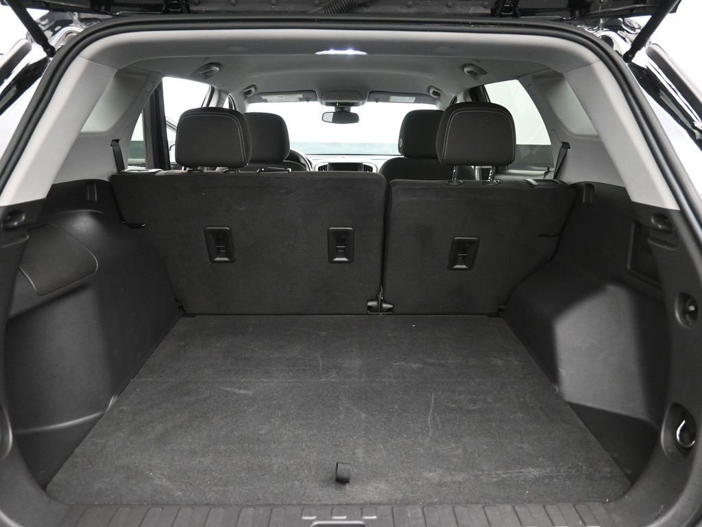 Used 2024 GMC Terrain SLE image 23