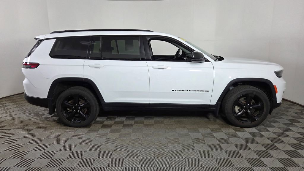 Used 2023 Jeep Grand Cherokee L Limited w/ Black Appearance Package AWD/4WD image 10