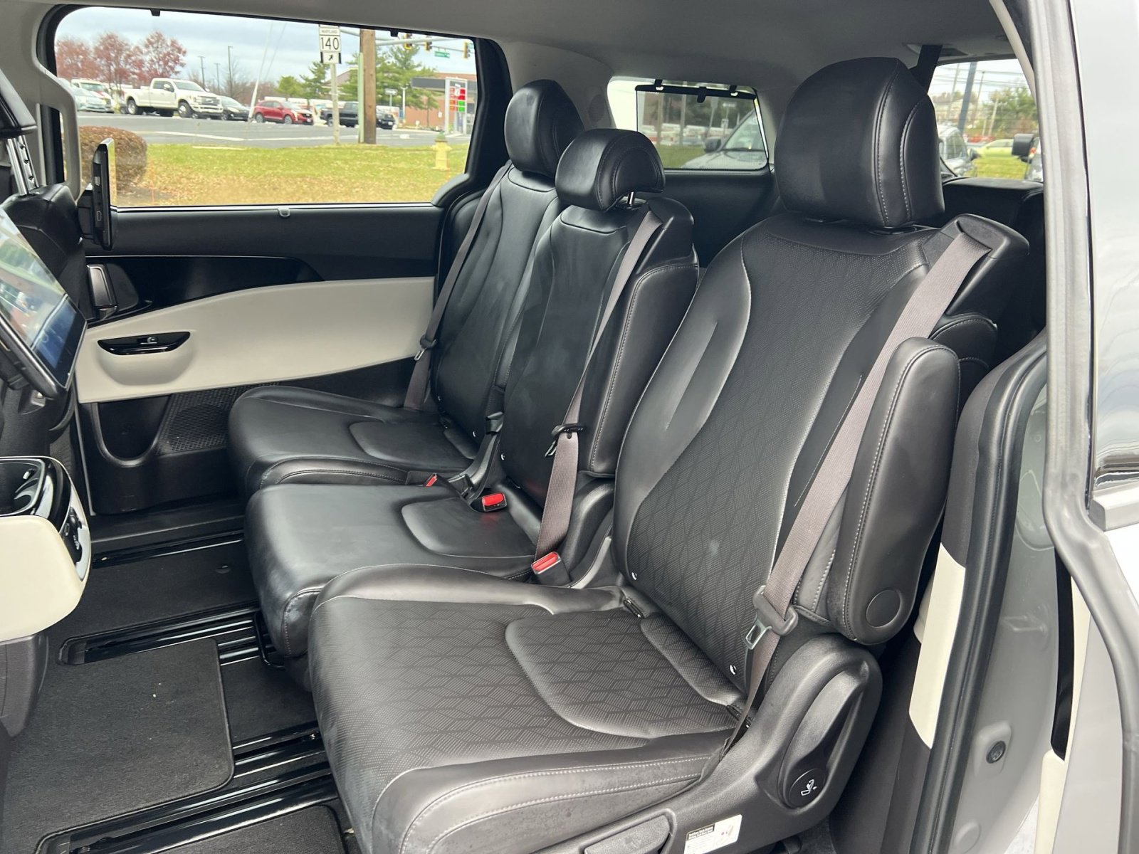 Used 2022 Kia Carnival SX image 24