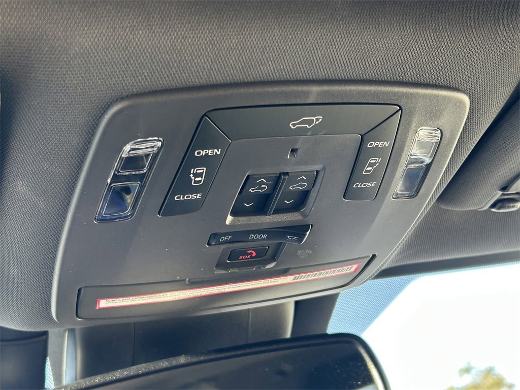 Used 2023 Toyota Sienna Platinum image 19