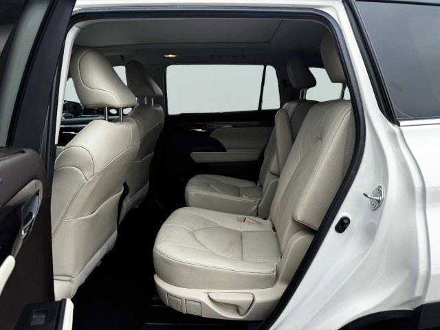 Used 2021 Toyota Highlander Platinum AWD/4WD image 39