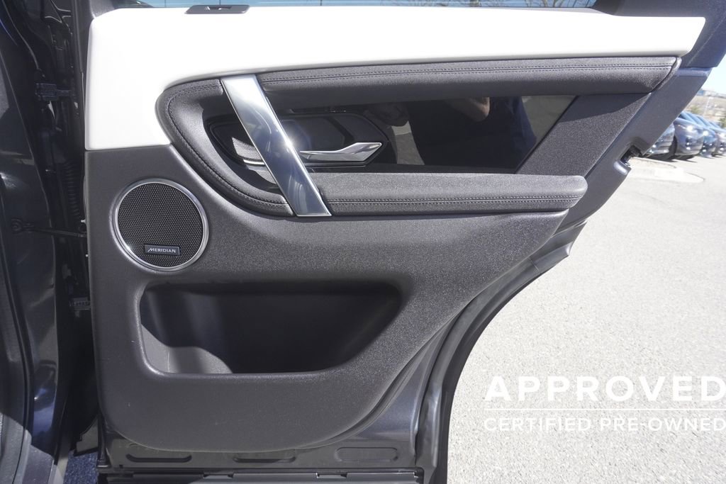 Used 2025 Land Rover Discovery Sport S image 25