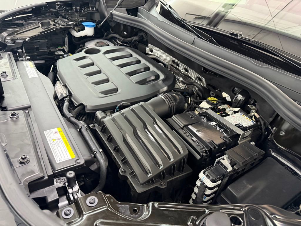 Used 2025 Volkswagen Tiguan SEL R-Line AWD/4WD image 7