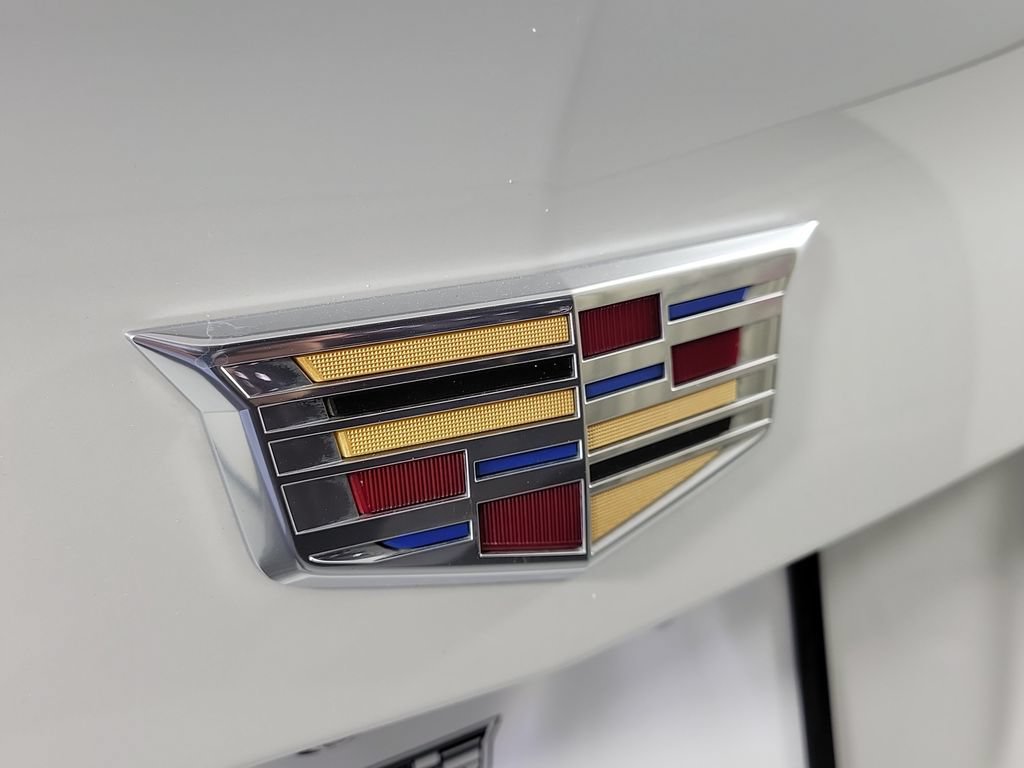 Used 2023 Cadillac XT4 Luxury w/ Driver Awareness Package FWD image 7