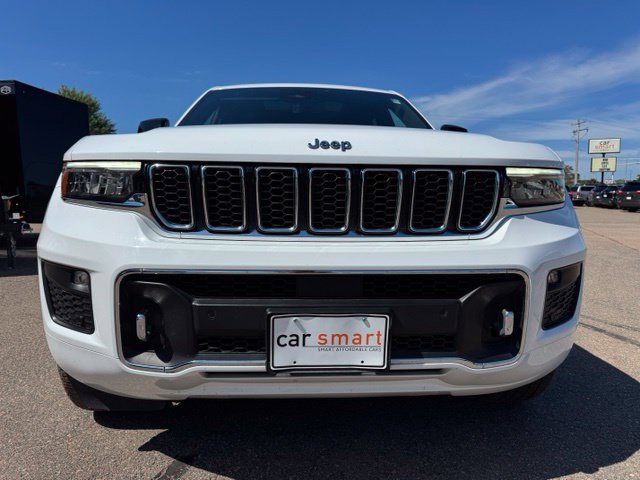 Used 2022 Jeep Grand Cherokee Overland w/ Luxury Tech Group IV AWD/4WD image 2