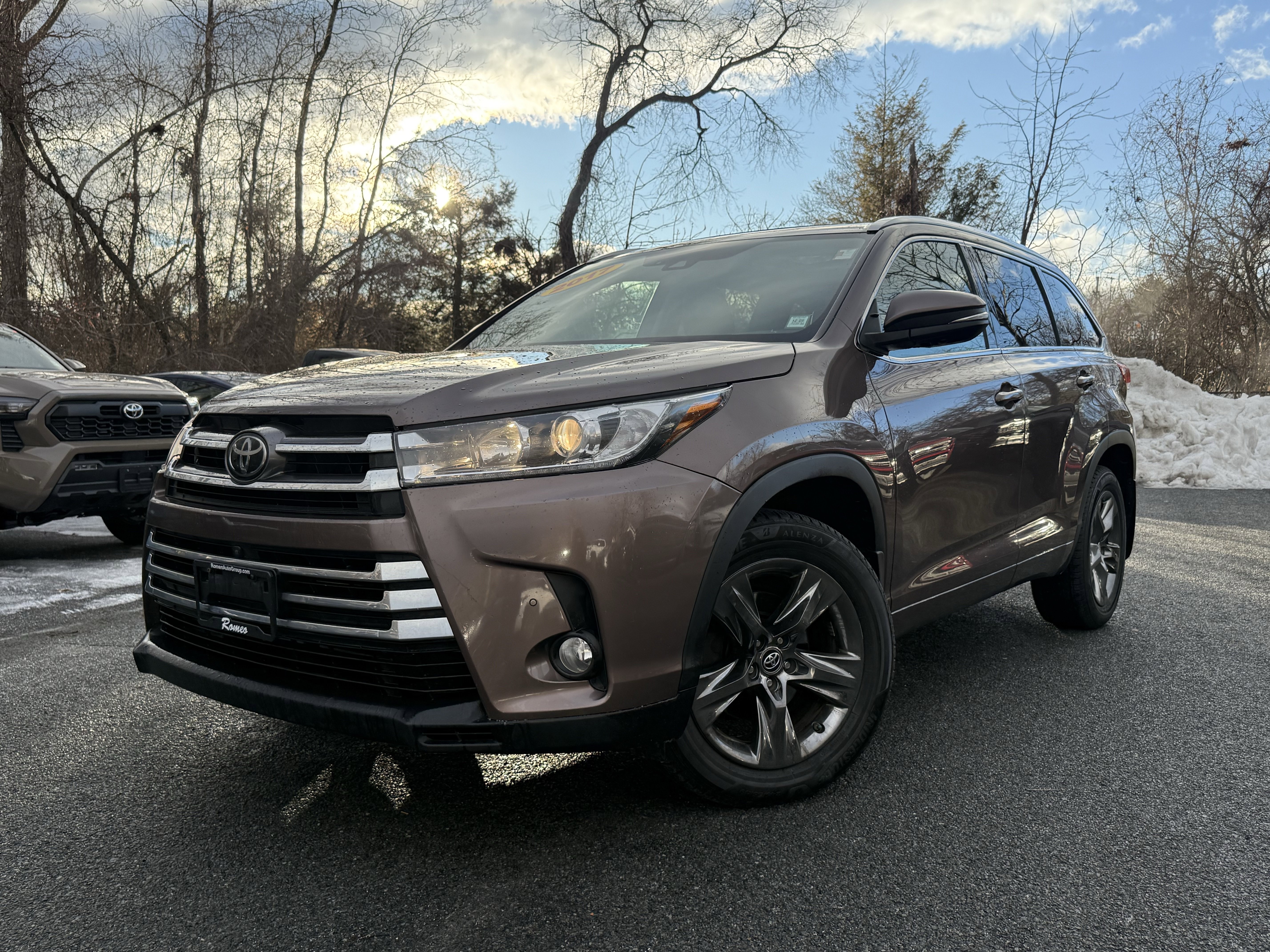 Used 2017 Toyota Highlander Limited image 1