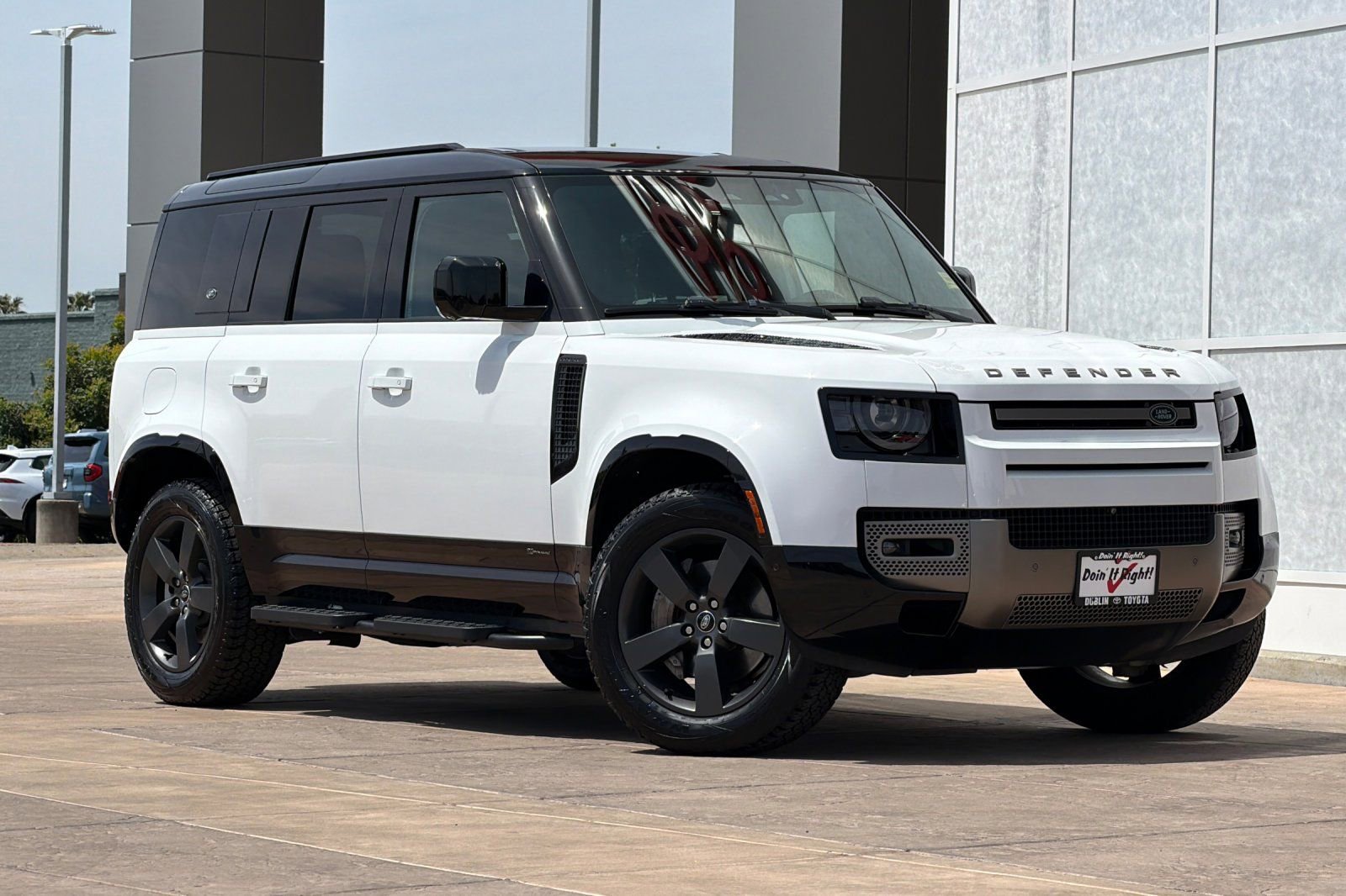 Used 2021 Land Rover Defender 110 X-Dynamic HSE AWD/4WD image 2
