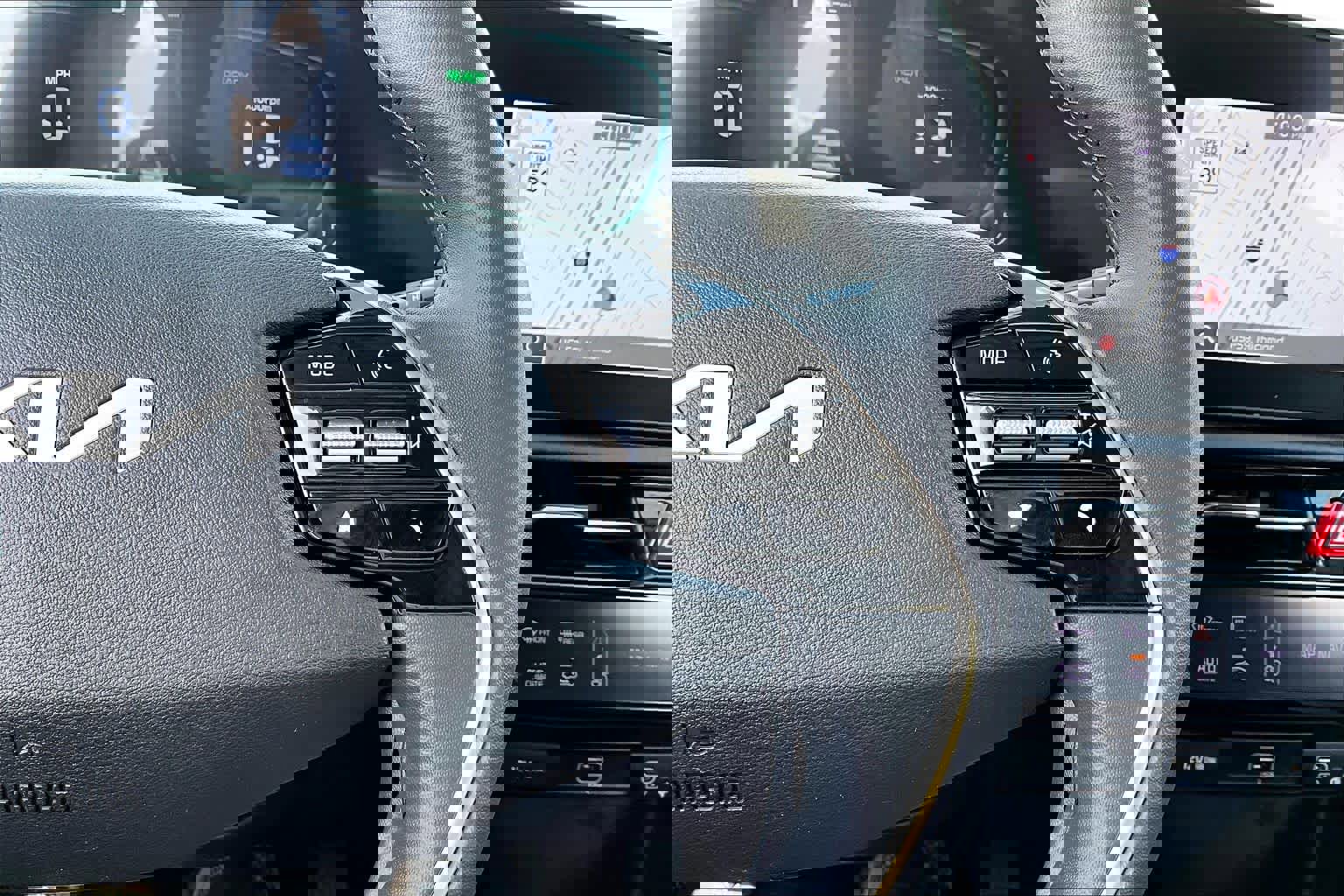 Used 2023 Kia Niro EX image 25