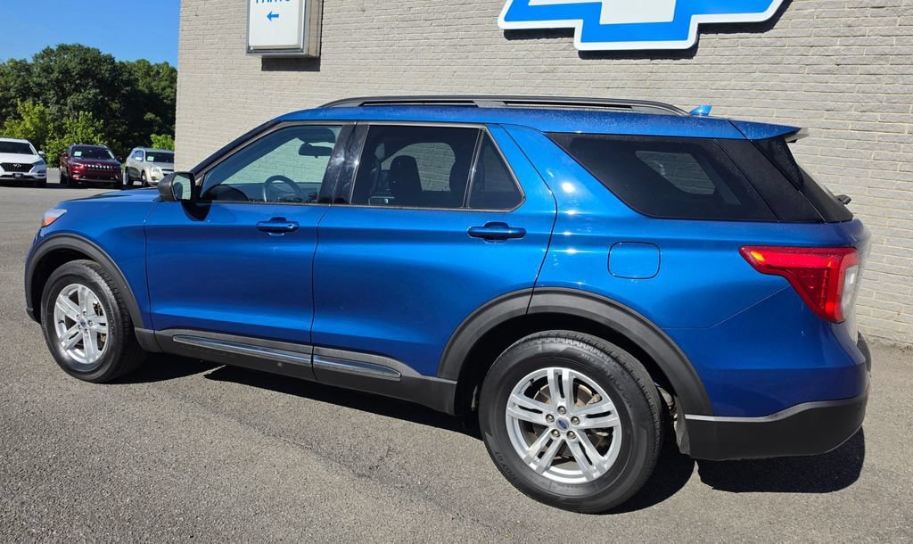 Used 2020 Ford Explorer XLT w/ Equipment Group 202A AWD/4WD image 5