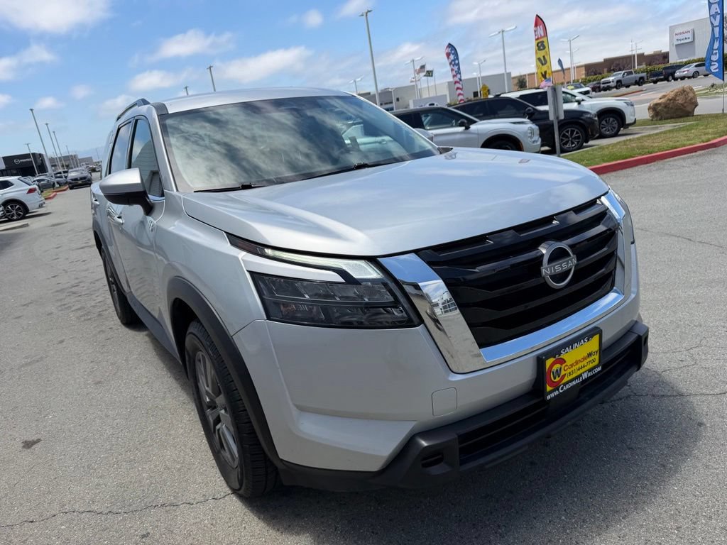 Used 2025 Nissan Pathfinder SV FWD image 8