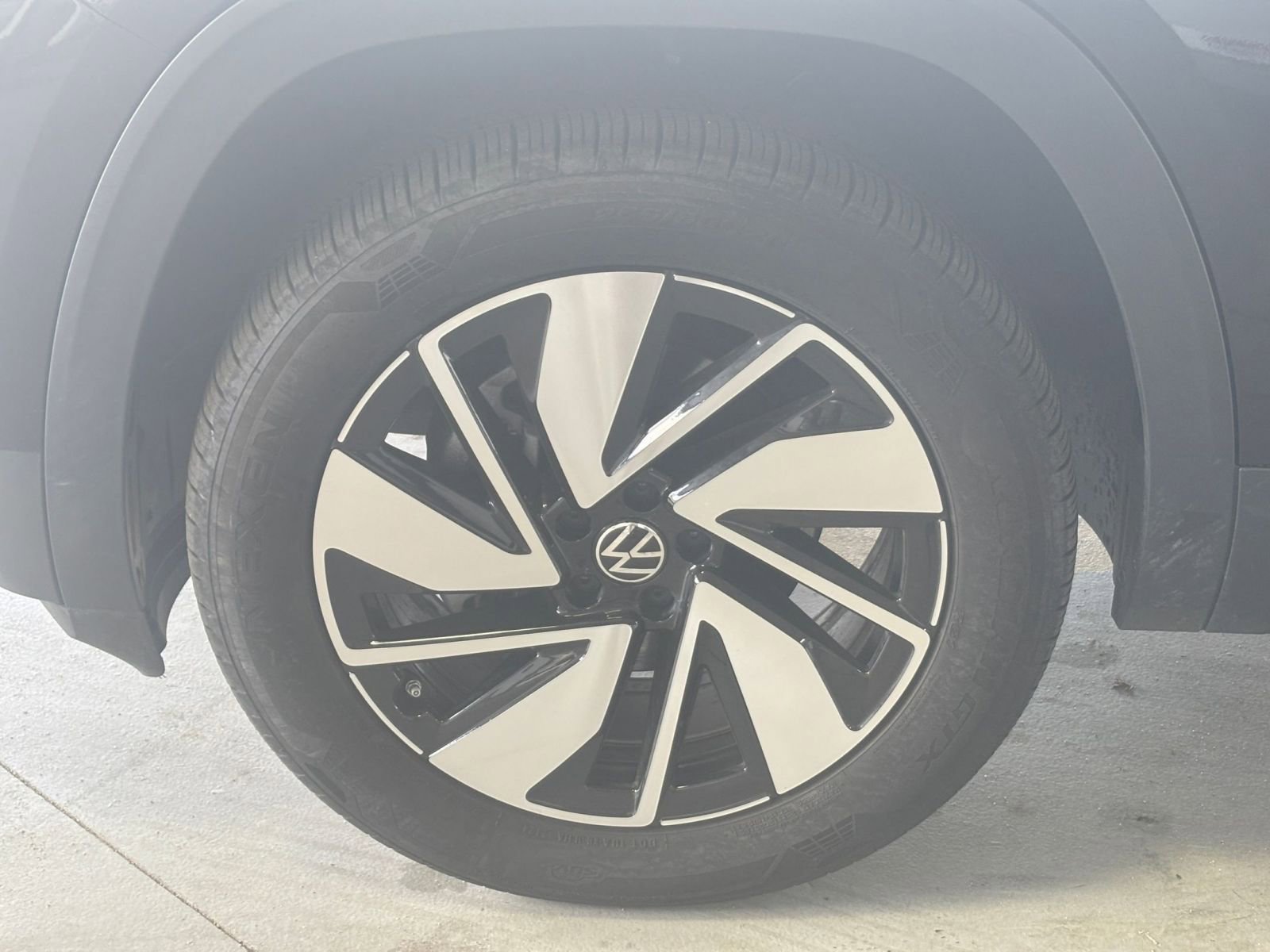 Used 2025 Volkswagen Atlas SE image 38